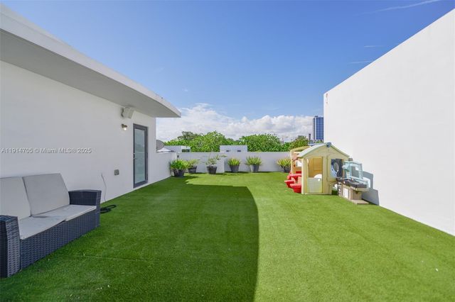 3318 Day Ave 7, Miami, FL 33133