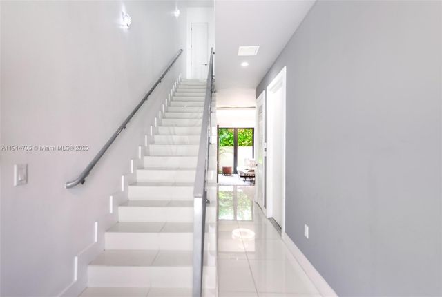 3318 Day Ave 7, Miami, FL 33133