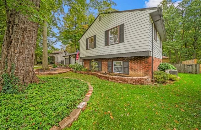 1066 Eastlawn Drive, Highland Heights, OH 44143