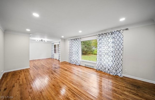 1066 Eastlawn Drive, Highland Heights, OH 44143