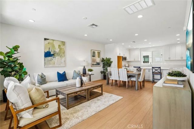 5876 Linden Ave Avenue 9, Long Beach, CA 90805
