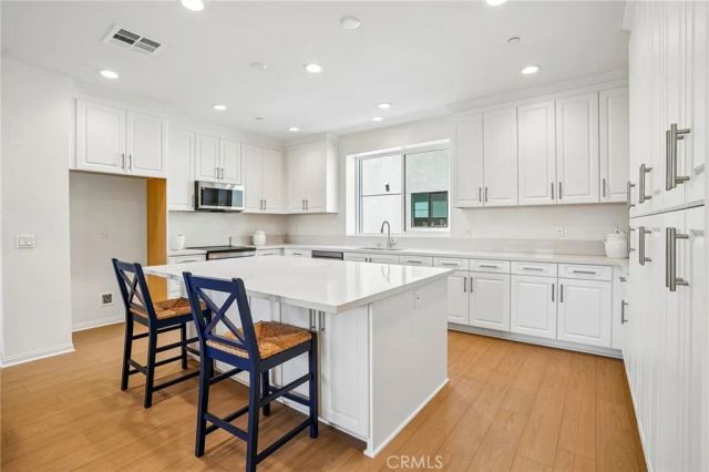 5876 Linden Ave Avenue 9, Long Beach, CA 90805