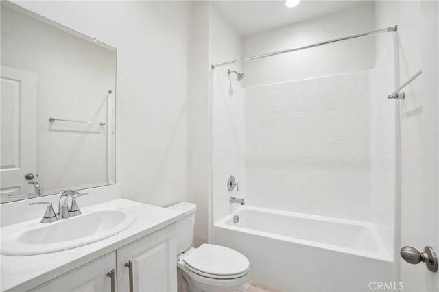 5876 Linden Ave Avenue 9, Long Beach, CA 90805