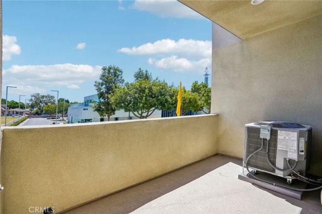 5876 Linden Ave Avenue 9, Long Beach, CA 90805
