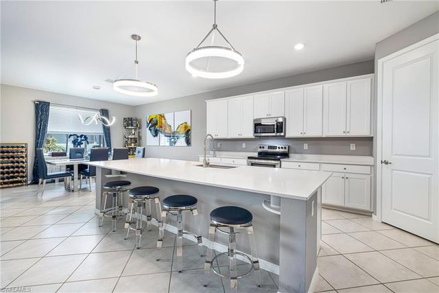 1262 N Gator CIR, Cape Coral, FL 33909