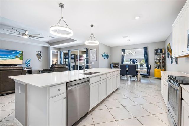 1262 N Gator CIR, Cape Coral, FL 33909