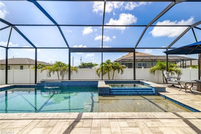1262 N Gator CIR, Cape Coral, FL 33909