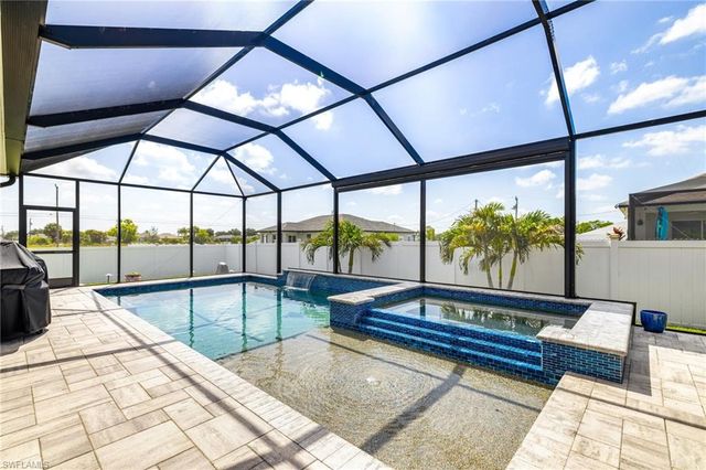 1262 N Gator CIR, Cape Coral, FL 33909