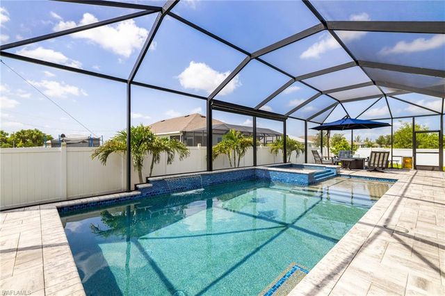 1262 N Gator CIR, Cape Coral, FL 33909