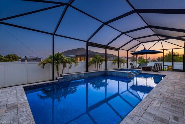 1262 N Gator CIR, Cape Coral, FL 33909