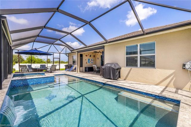 1262 N Gator CIR, Cape Coral, FL 33909