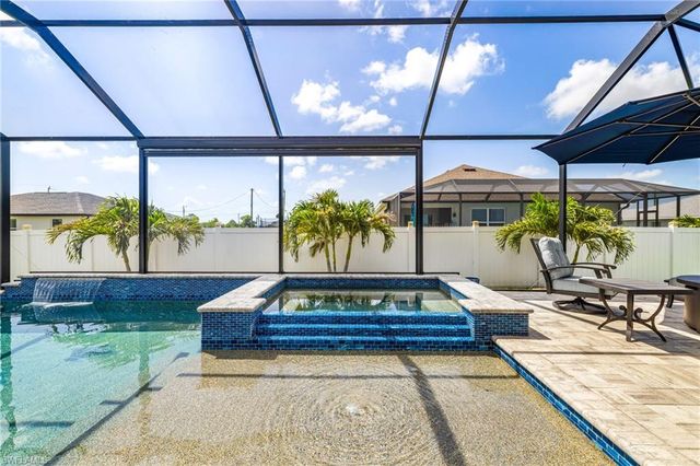 1262 N Gator CIR, Cape Coral, FL 33909