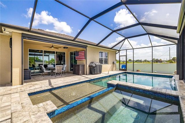 1262 N Gator CIR, Cape Coral, FL 33909