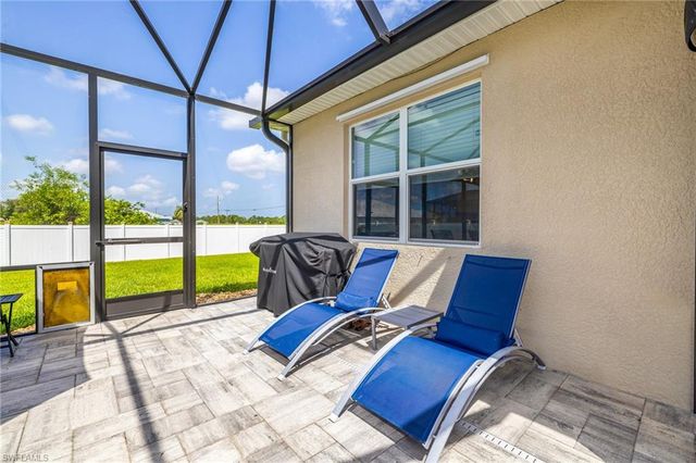 1262 N Gator CIR, Cape Coral, FL 33909