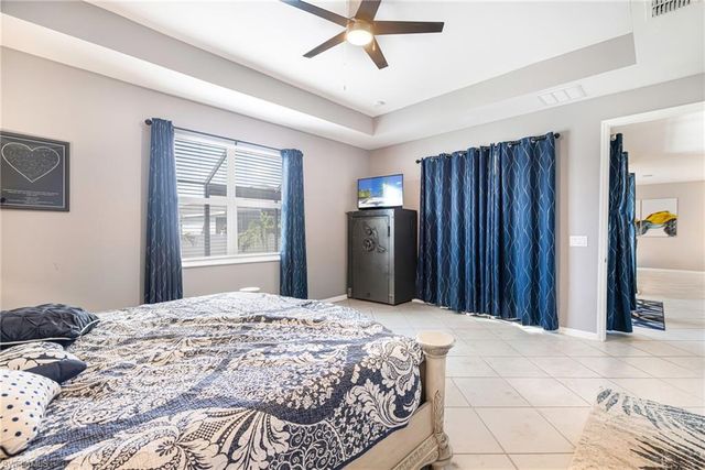 1262 N Gator CIR, Cape Coral, FL 33909