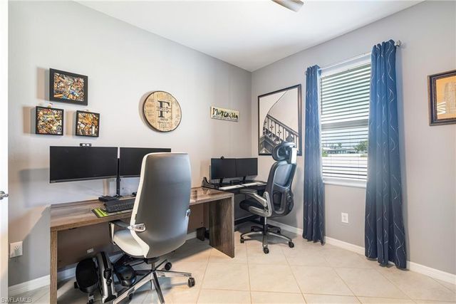 1262 N Gator CIR, Cape Coral, FL 33909