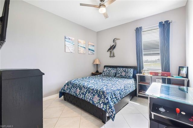 1262 N Gator CIR, Cape Coral, FL 33909