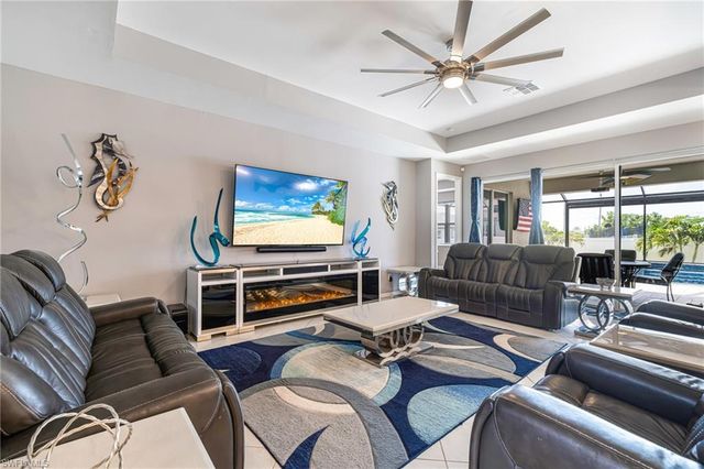 1262 N Gator CIR, Cape Coral, FL 33909