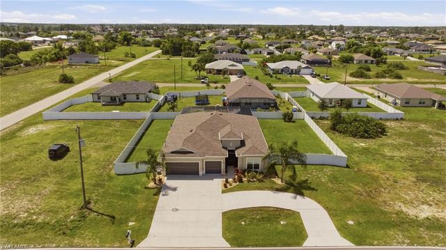 1262 N Gator CIR, Cape Coral, FL 33909