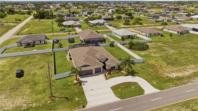 1262 N Gator CIR, Cape Coral, FL 33909