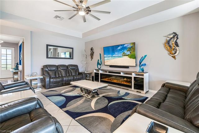1262 N Gator CIR, Cape Coral, FL 33909