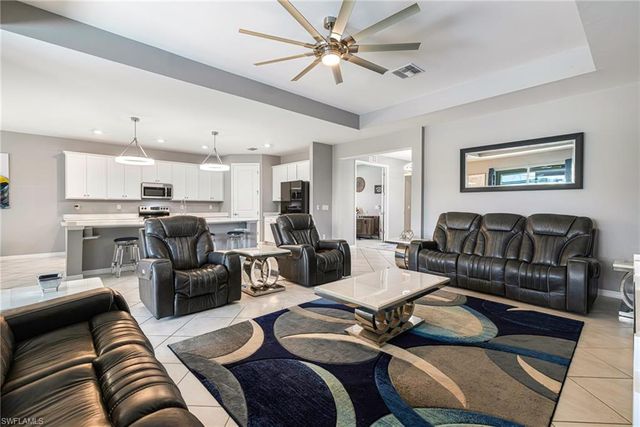 1262 N Gator CIR, Cape Coral, FL 33909