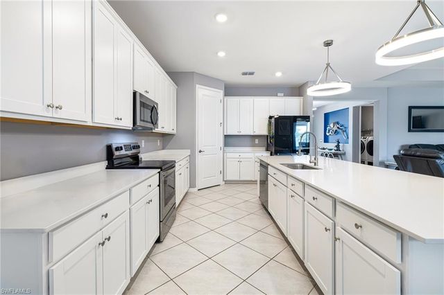 1262 N Gator CIR, Cape Coral, FL 33909