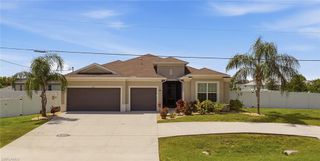 1262 N Gator CIR, Cape Coral, FL 33909