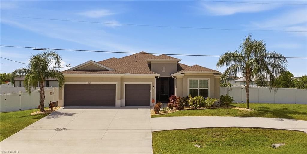 1262 N Gator CIR, Cape Coral, FL 33909