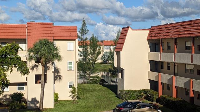 8000 N Sunrise Lakes Dr 309, Sunrise, FL 33322