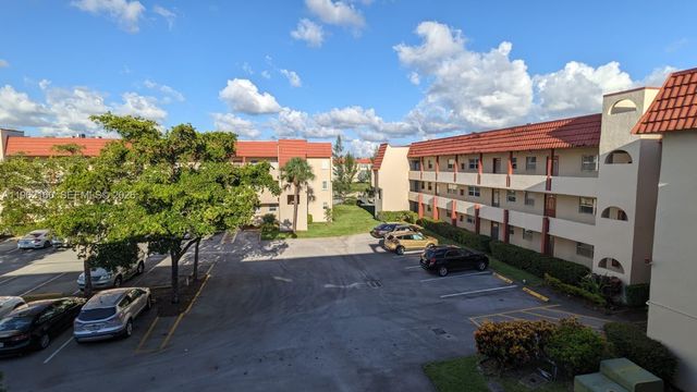 8000 N Sunrise Lakes Dr 309, Sunrise, FL 33322