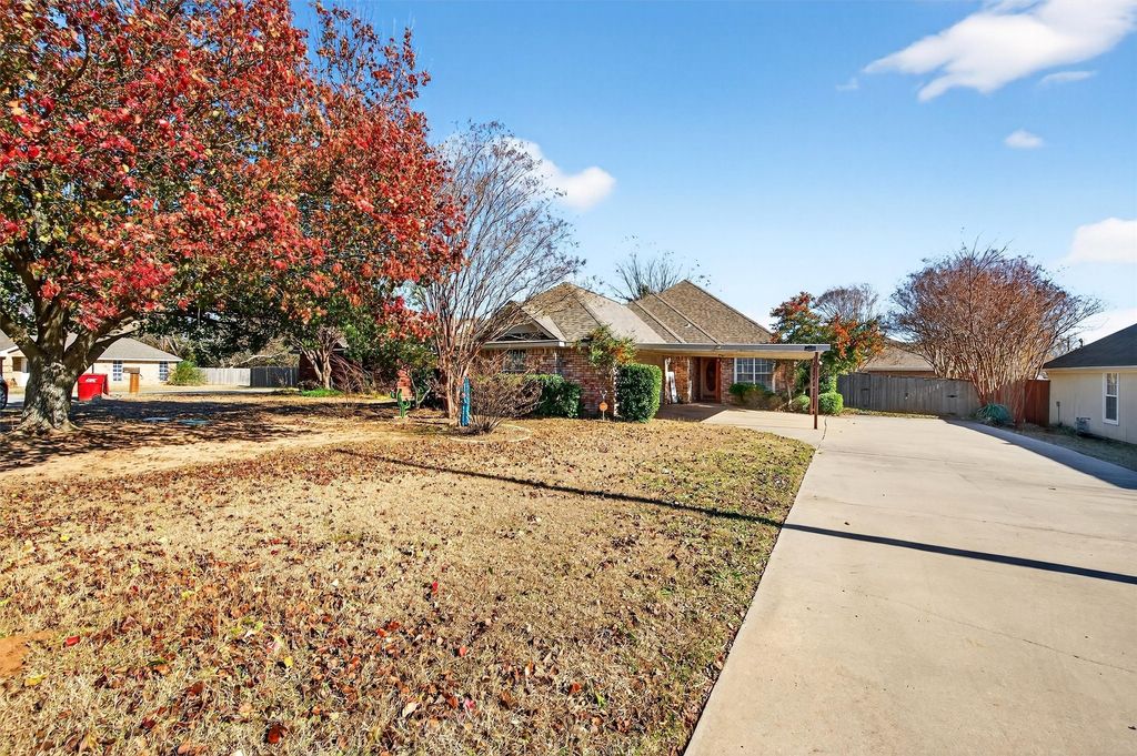 207 Gayle Circle, Bells, TX 75414
