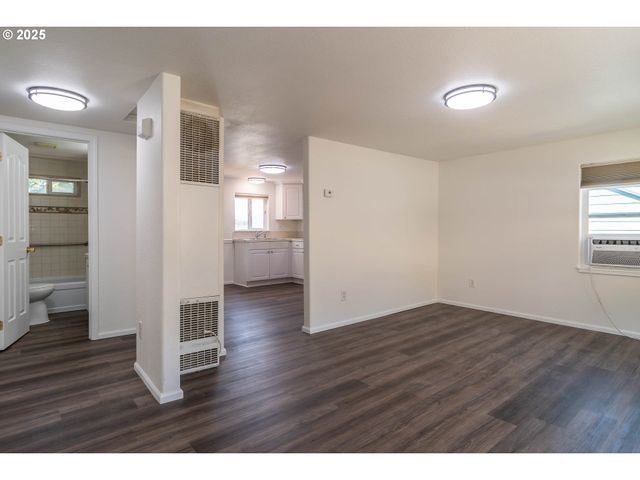 866 Ne WALNUT St, Roseburg, OR 97470