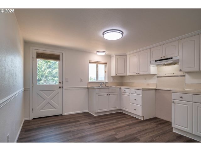 866 Ne WALNUT St, Roseburg, OR 97470