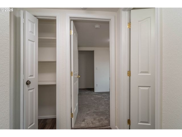 866 Ne WALNUT St, Roseburg, OR 97470