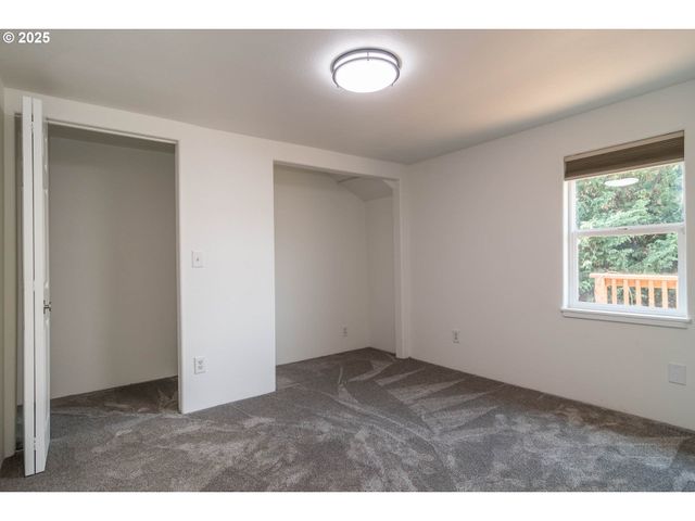 866 Ne WALNUT St, Roseburg, OR 97470