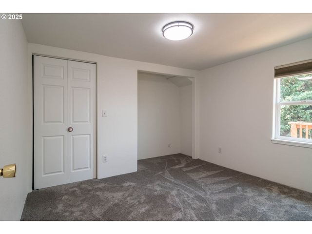 866 Ne WALNUT St, Roseburg, OR 97470