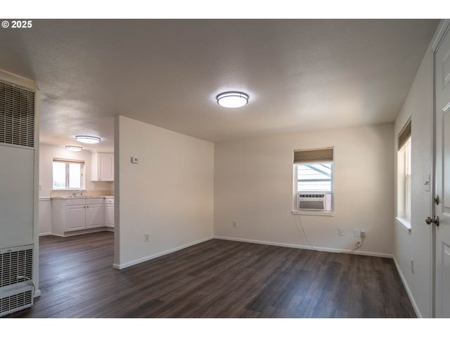 866 Ne WALNUT St, Roseburg, OR 97470