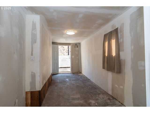 866 Ne WALNUT St, Roseburg, OR 97470