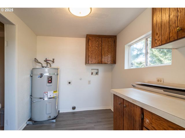 866 Ne WALNUT St, Roseburg, OR 97470