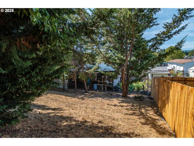 866 Ne WALNUT St, Roseburg, OR 97470