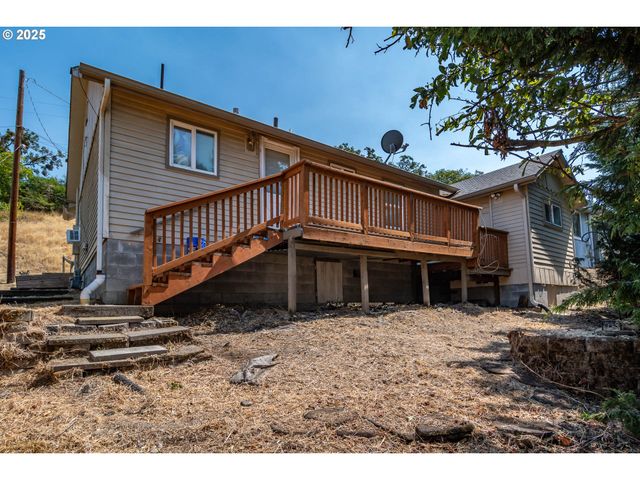 866 Ne WALNUT St, Roseburg, OR 97470