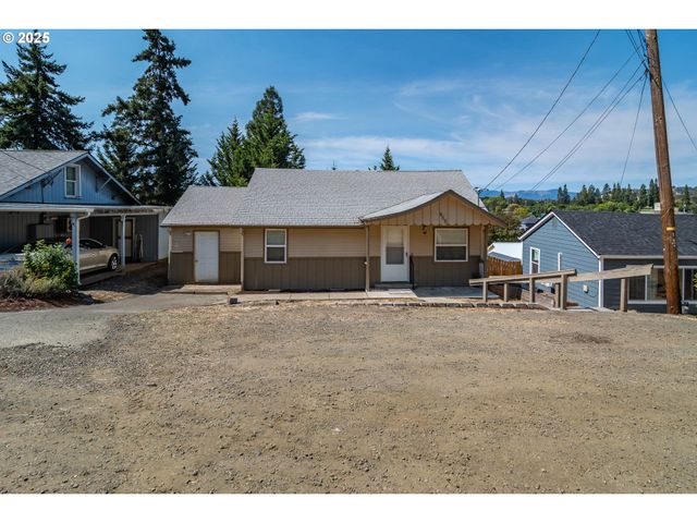 866 Ne WALNUT St, Roseburg, OR 97470