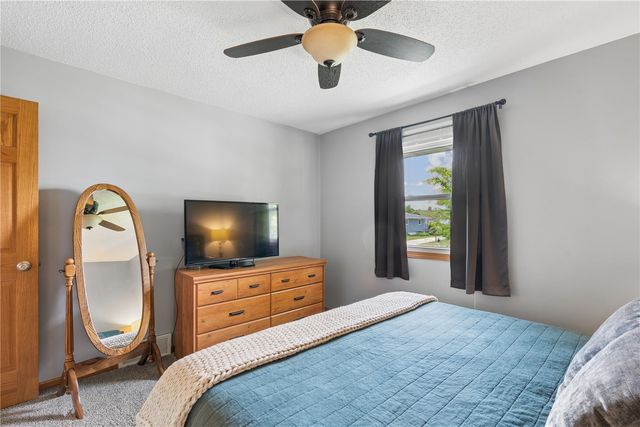1840 Daleview Dr, Marion, IA 52302