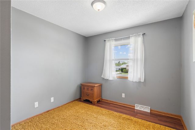 1840 Daleview Dr, Marion, IA 52302