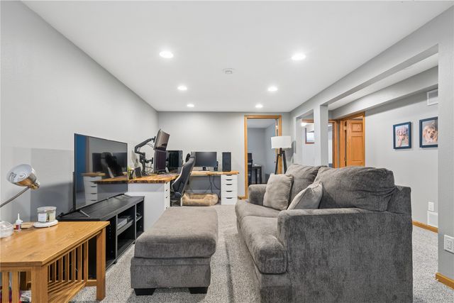 1840 Daleview Dr, Marion, IA 52302