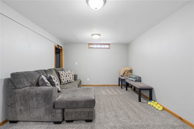 1840 Daleview Dr, Marion, IA 52302