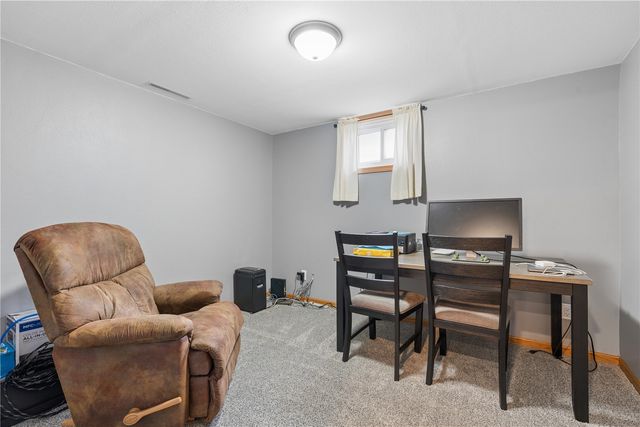 1840 Daleview Dr, Marion, IA 52302