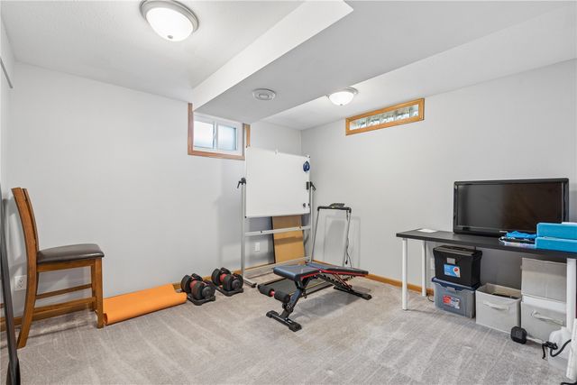 1840 Daleview Dr, Marion, IA 52302