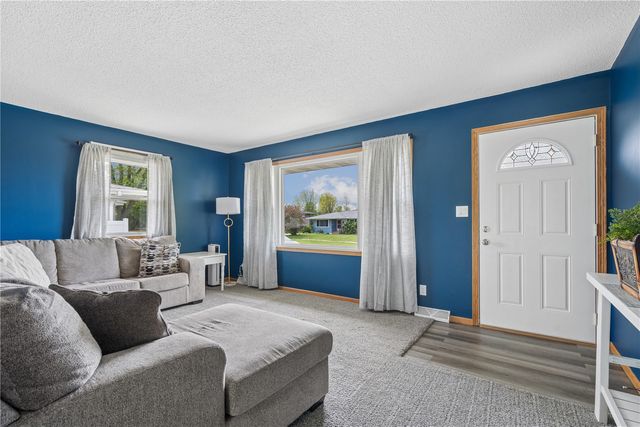 1840 Daleview Dr, Marion, IA 52302